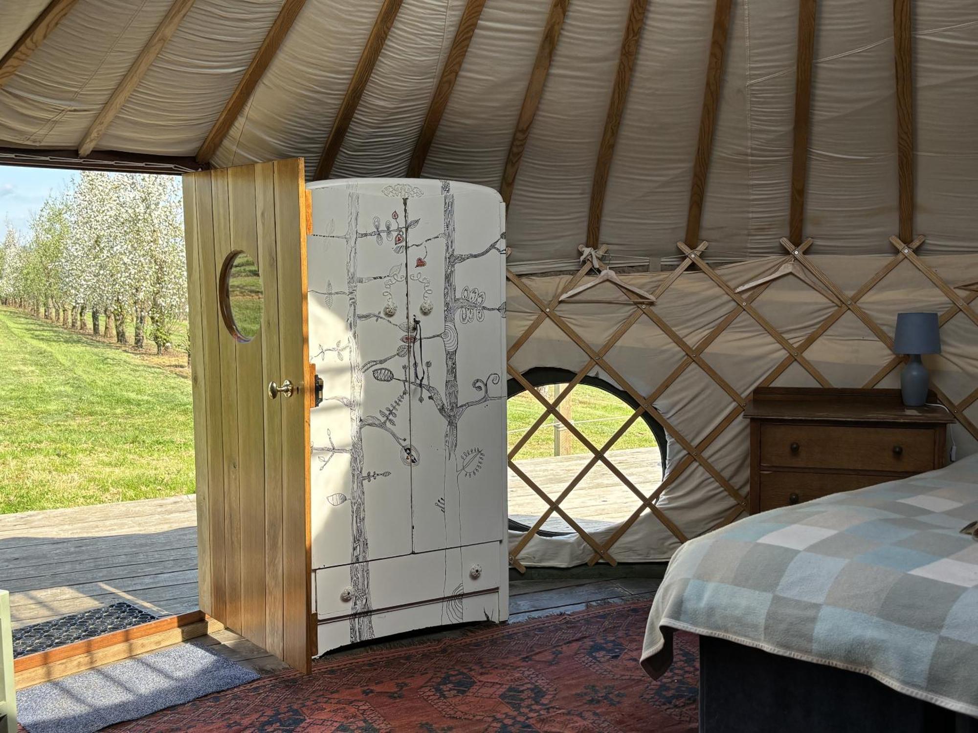 Dragon Orchard Retreat Farm stay *